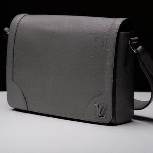 Louis Vuitton Taiga New Flap Messenger Grey Tiaga Leather Crossbody